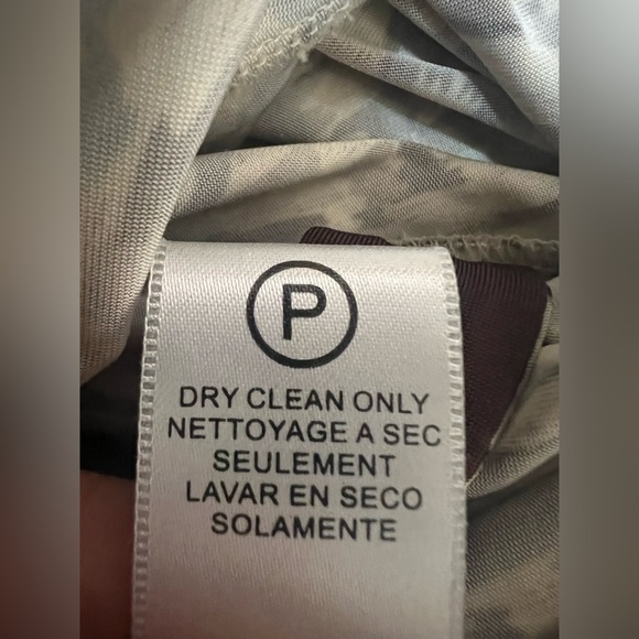 BCBGMaxAzria MIDI Wrap Dress size XS with beautiful modern brush stroke print - Picture 9 of 9